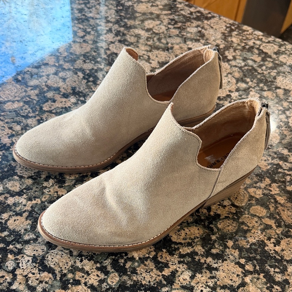 Lucky Brand Women's Beige Ankle Boots size 8